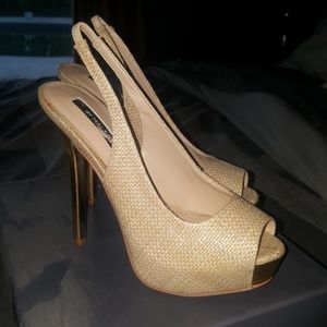 Halston Pumps